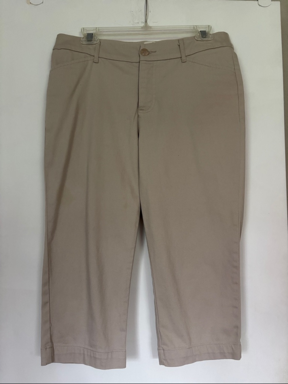Women's Stretch Capri Pants in Taupe